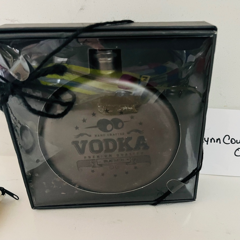 New BLKSMITH Stainless Steel Flask 8oz gift boxed, New Round vodka Flask gifts